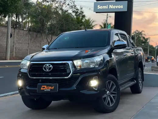 TOYOTA Hilux Caminhonete